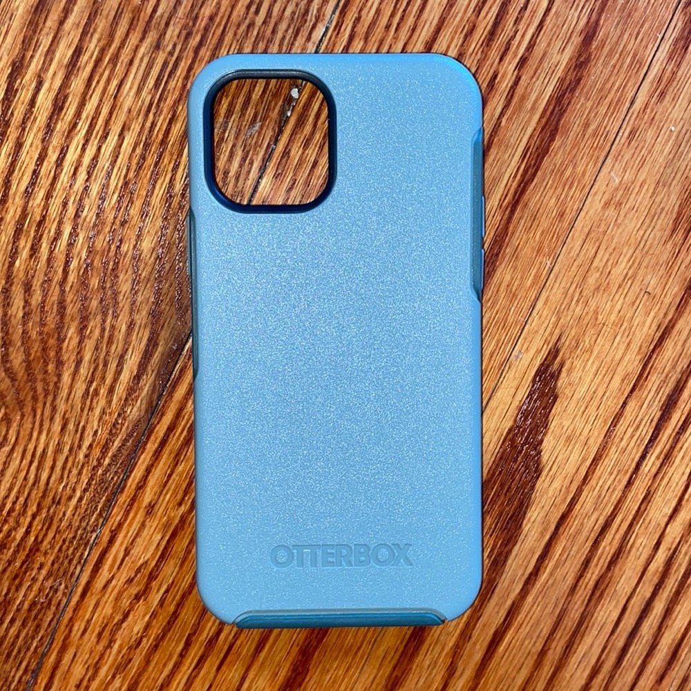 iPhone 12 / 12 plus Assembly Symmetry Otterbox Case